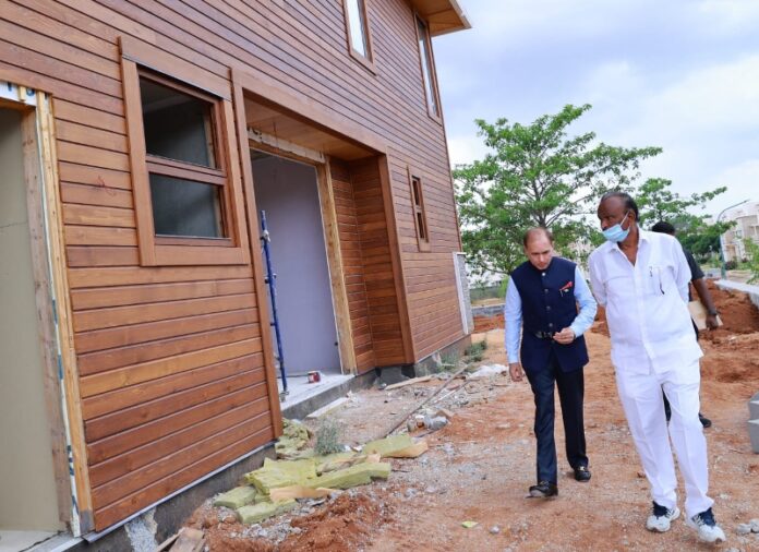 Shri M. T. B. Nagaraj (right), Hon’ble Minister of Small Scale Industries & Municipal Administration, Government of Karnataka, along with H.E. Dr Nawab Mir Nasir Ali Khan (left), Managing Director, MAK Projects Pvt Ltd.; checking out the premium Canadian Wood Villas being constructed by MAK Projects in collaboration with the Canadian Wood, on Srisailam Highway, today.